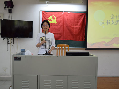 沈長霞進行培訓